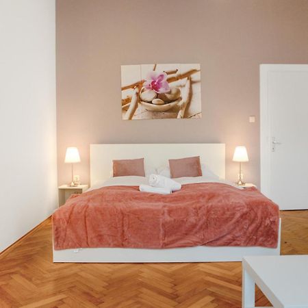 Appartement Commodious 3Br Apt. Ideal For Families And Friends à Vienne Extérieur photo
